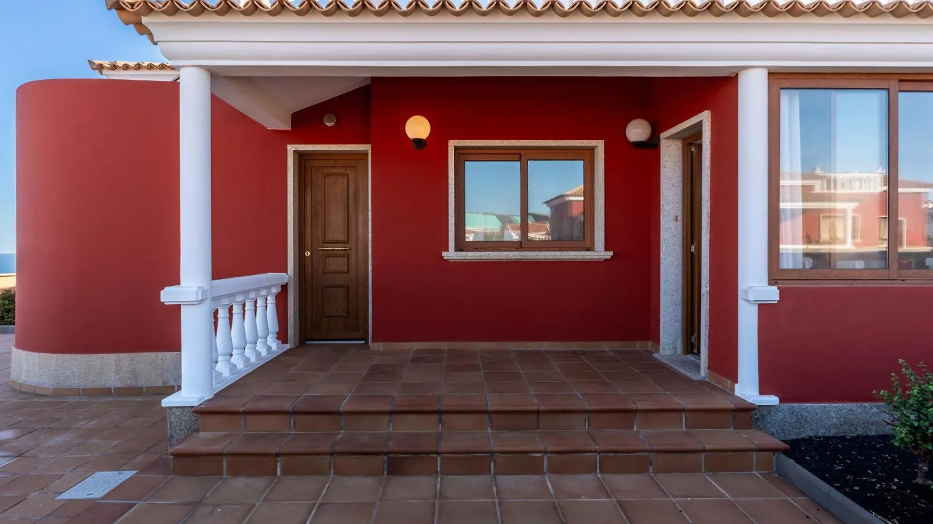 Villa Atlantica - Cliffside Retreat Antigua
